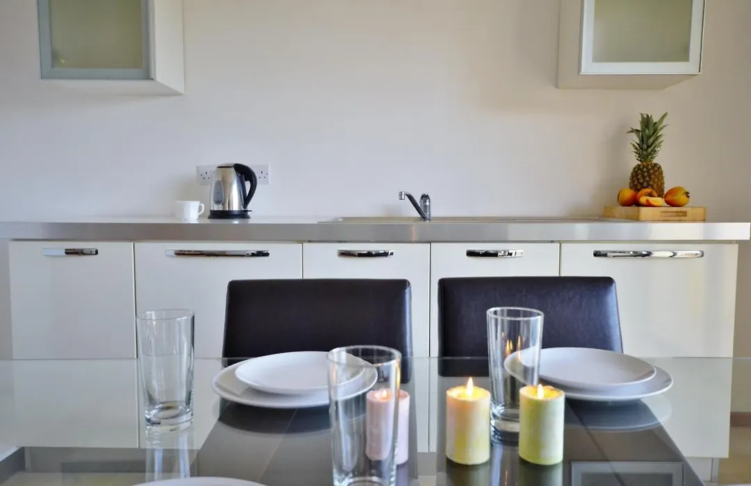 City Living Suite Tk 2 Rm 3.-1